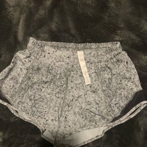 Lululemon Hotty Hot shorts 2.5”